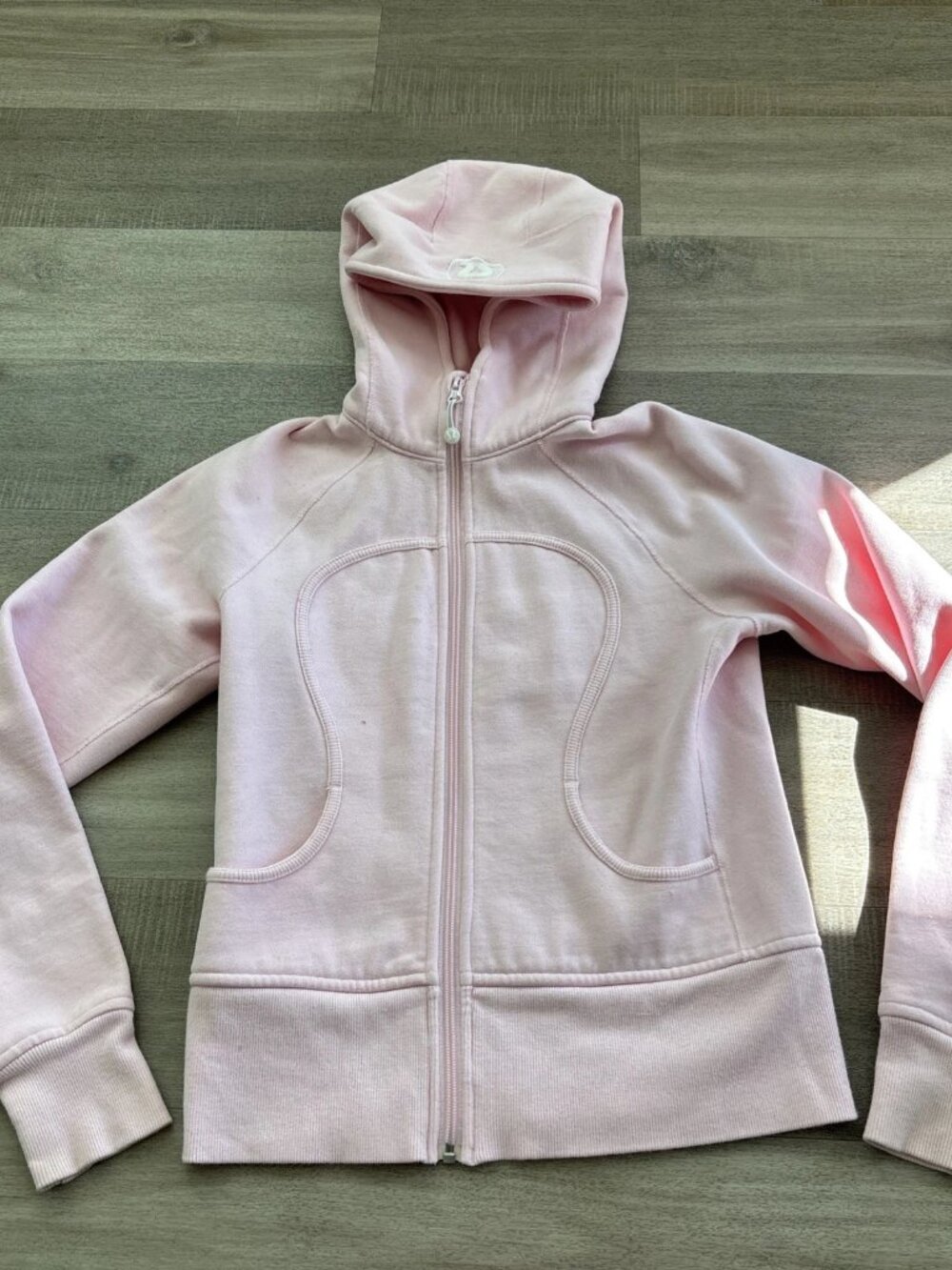 Women’s light pink Lululemon hoodie size 6 Pastel VTG embroidered logo stripes